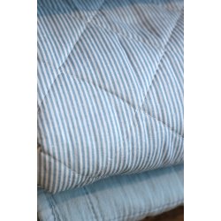 Quilt med lysebl� striber I Chic Antique