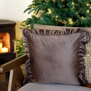 Brun velourpude med fl�sekant
