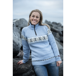 Bl norsk striktrje af 100% ren uld.