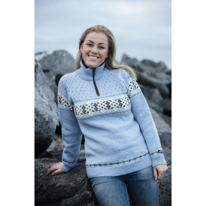 Bl norsk striktrje af 100% ren uld.