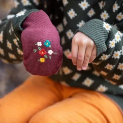 Strikkede vanter I Little Green Radicals I Blomster I kologisk &amp; Fairtrade