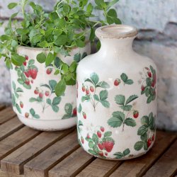 Vase med jordb�r motiv fra ChicAntique 