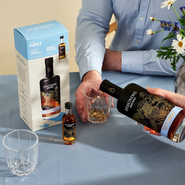 Whisky l Stauning Hst l Gaveske l Danish l 70cl l og en 5 cl flaske Stauning Rye l 