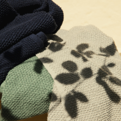 Hndklde, mrkebl fra Engholm Textiles l 50x100 cm 