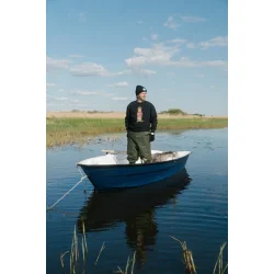 Crewneck I An otter crewneck I Lakor