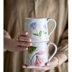 Krus i stent�j med lyser�d blomstermotiv fra Bloomingville