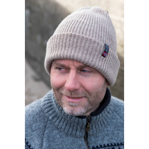 Strikhue i 100% uld fra WOOLWEAR of Scandinavia