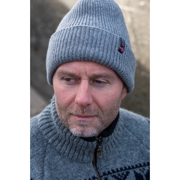 Strikhue gr i 100% uld fra WOOLWEAR of Scandinavia